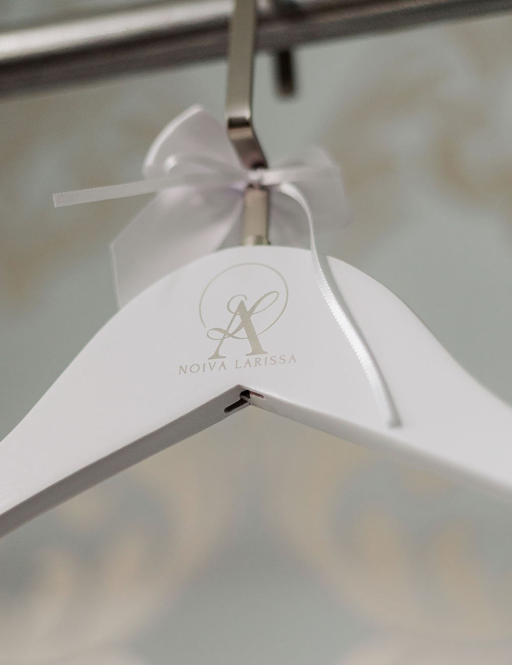 Cabide personalizado - Identidade visual casamento Larisa e Arthur