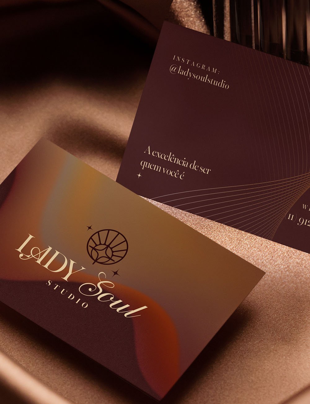 Aplicação da identidade visual no cartão de visitas - Lady Soul Studio