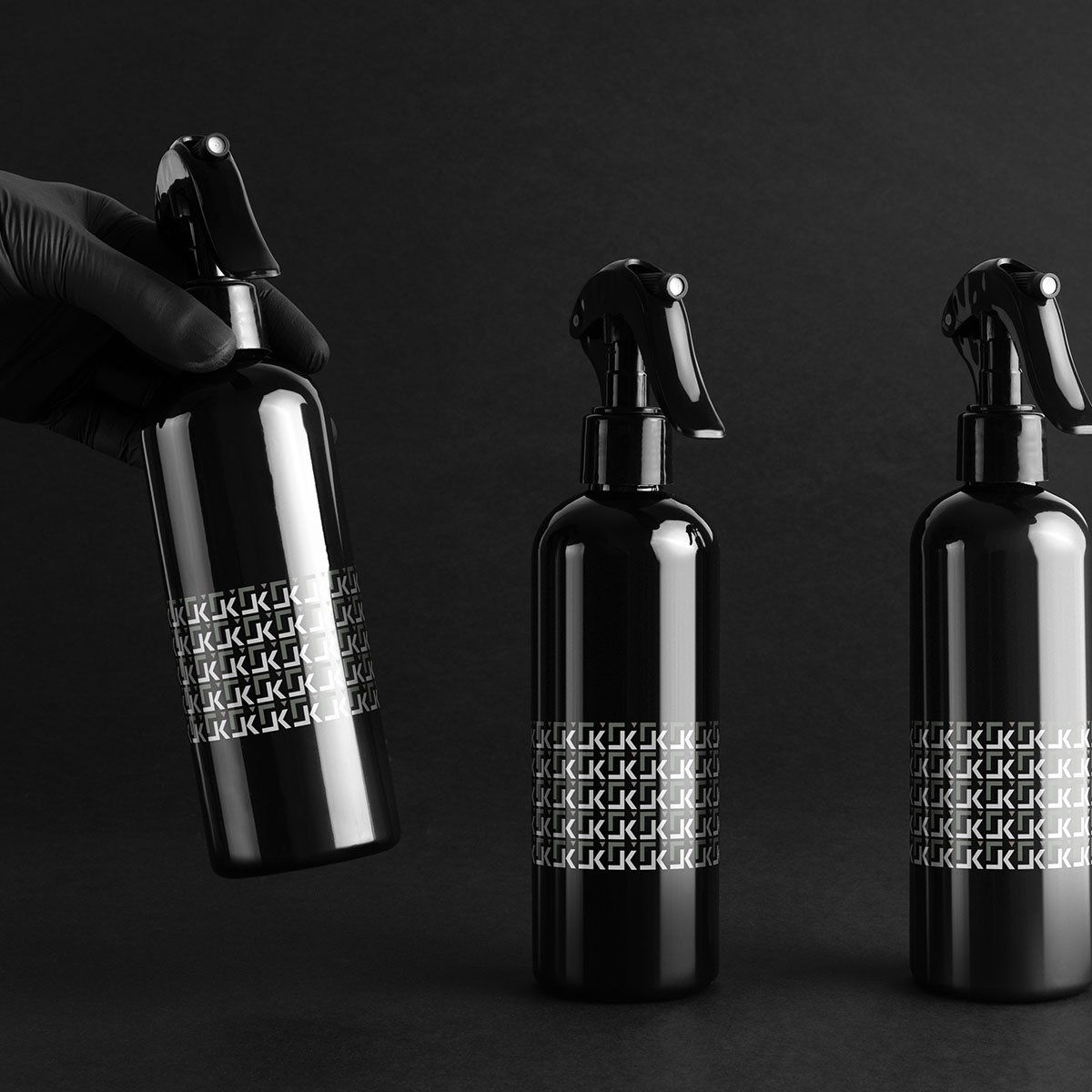 Borrifador de água preto personalizado com a logo da Barberaria do Kauã